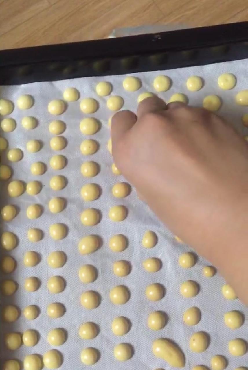 入口即化的无添加蛋黄溶豆