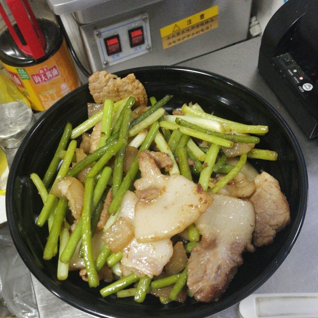 简单易做的下饭菜－蒜苔炒肉