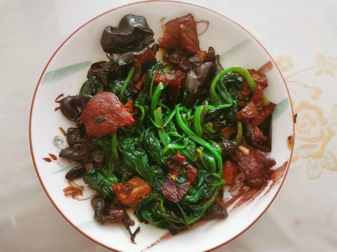木耳菠菜炒肉