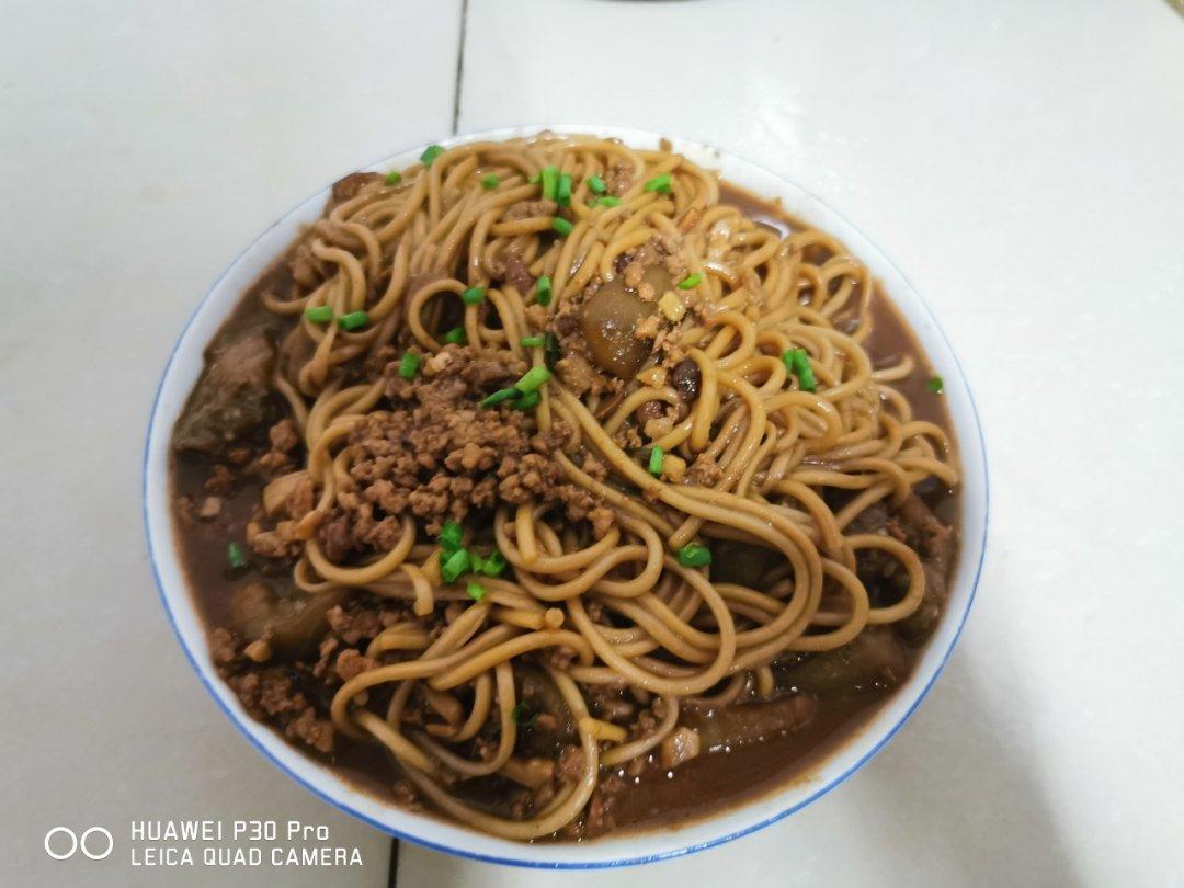 无敌好吃的【鱼香肉沫茄子焖面】，吃完舔盘🍜