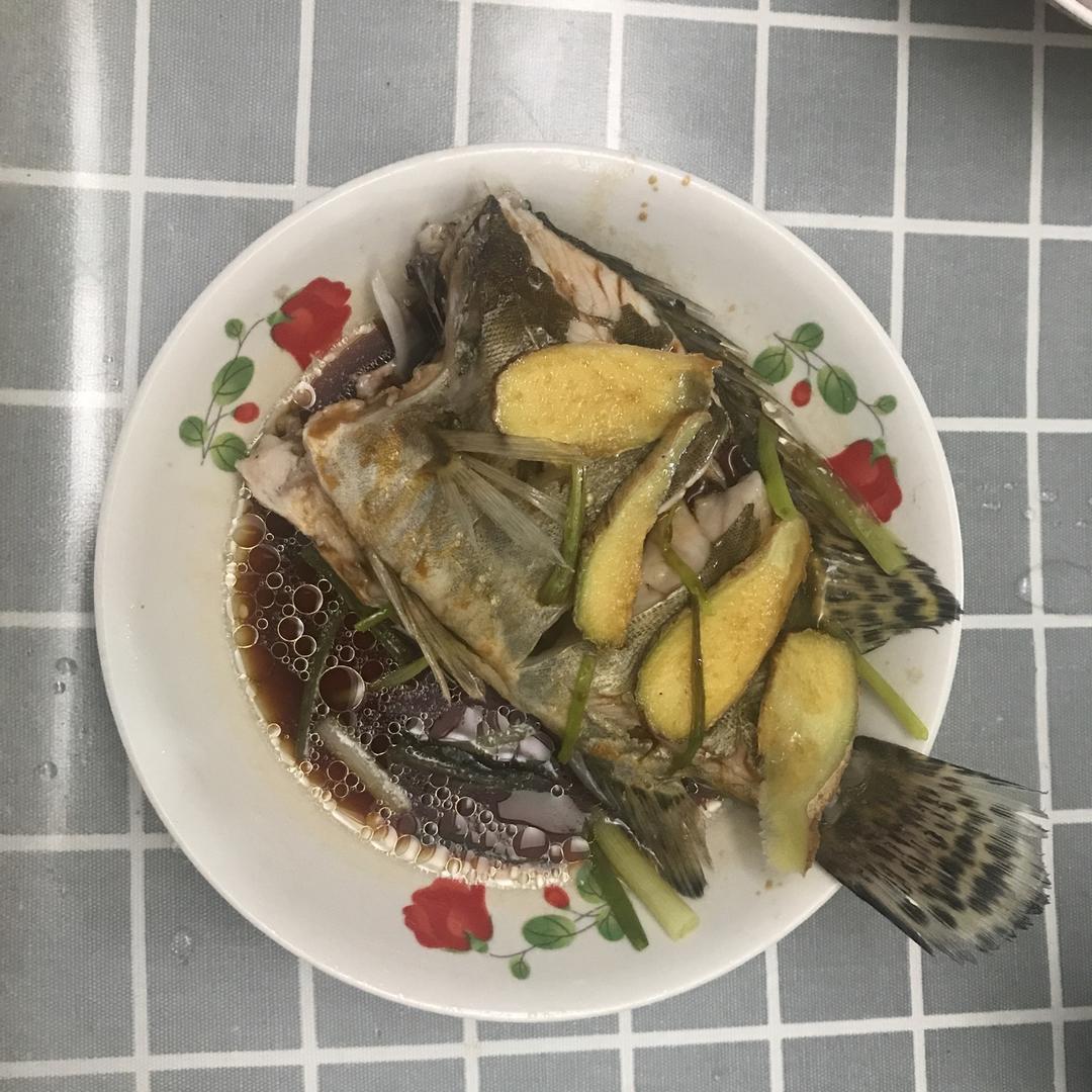 清蒸鲈鱼（简易万能蒸鱼法）
