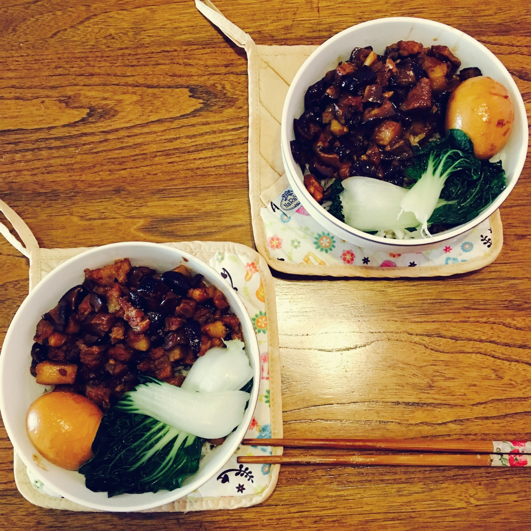 洋葱酥卤肉饭