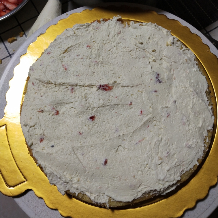 释放味蕾的8寸清新「百香果草莓酱夹层蛋糕」的做法 步骤4