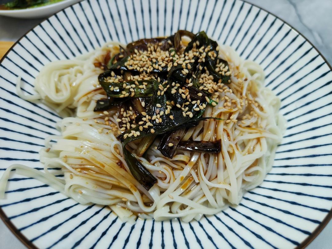 10分钟搞定的一碗葱油拌面