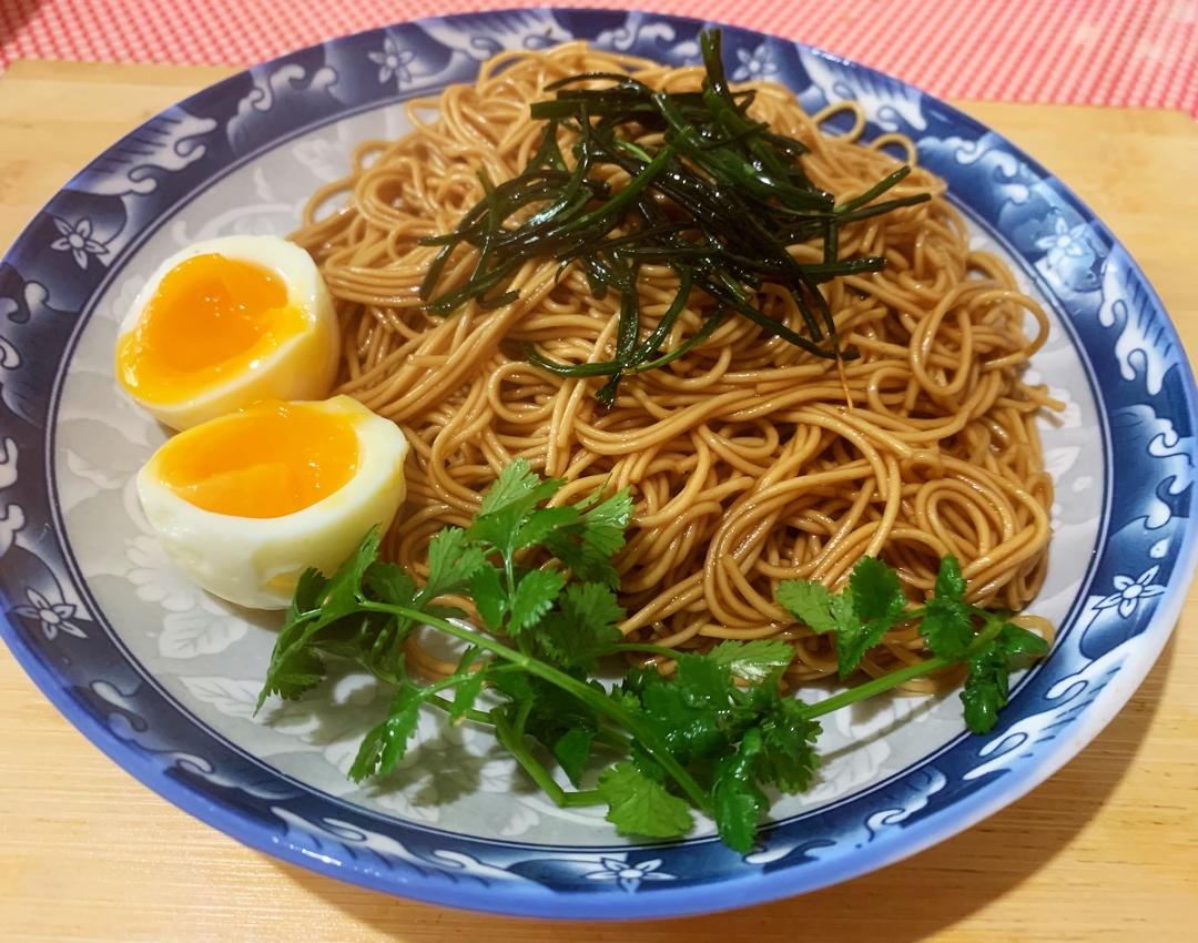 葱油拌面 每个人的心中都有一碗葱油面 经典又快手