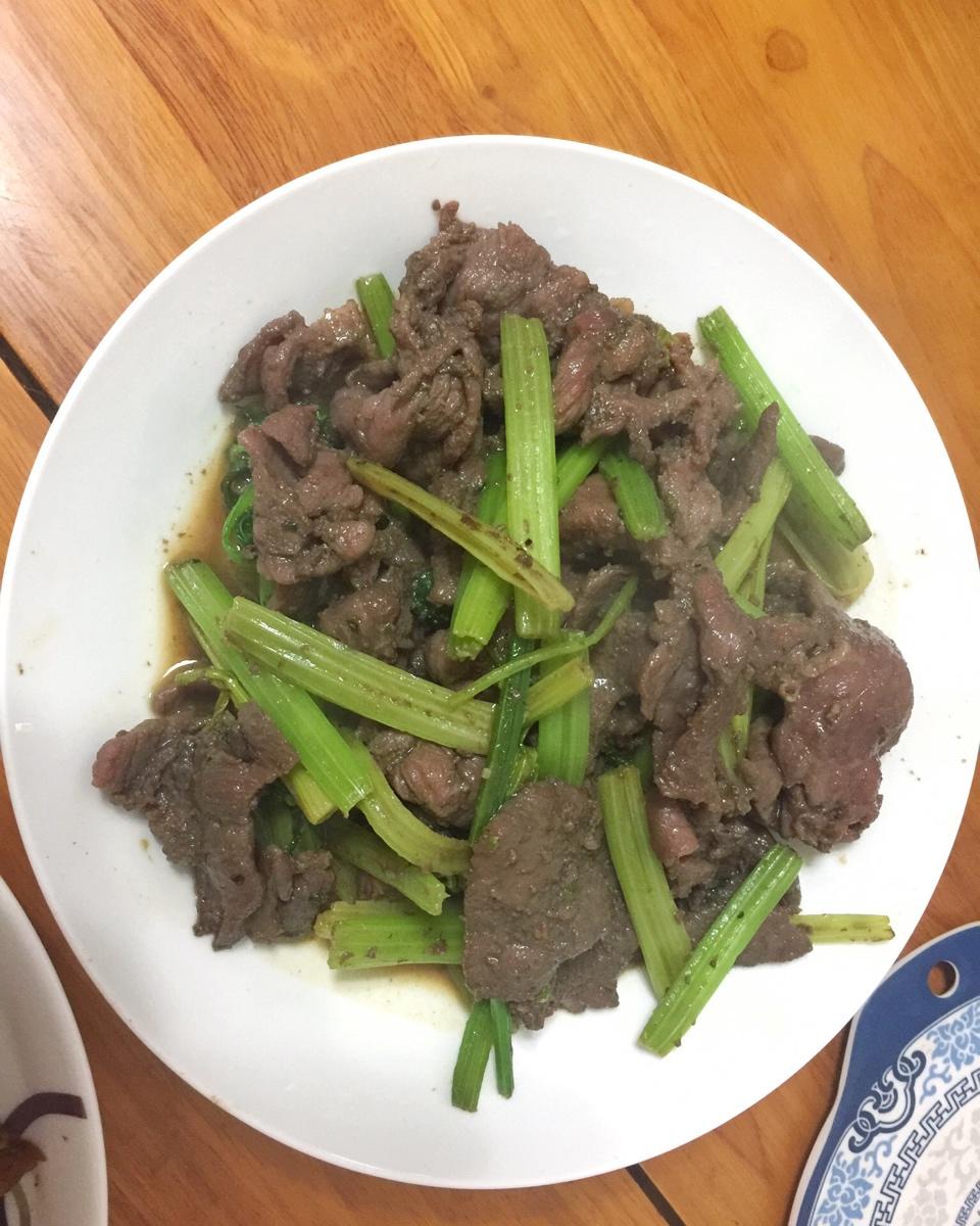 芹菜炒牛肉