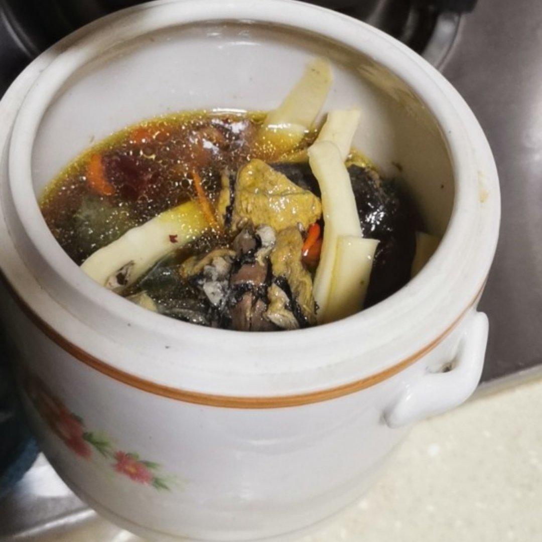 【靓汤水】椰子炖乌鸡