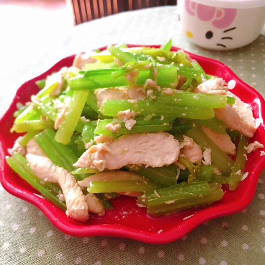 快手减肥餐-鸡胸肉炒芹菜