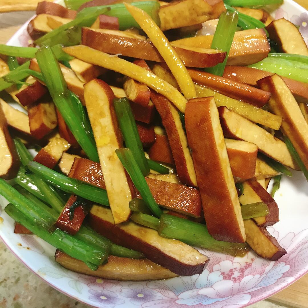 芹菜炒香干
