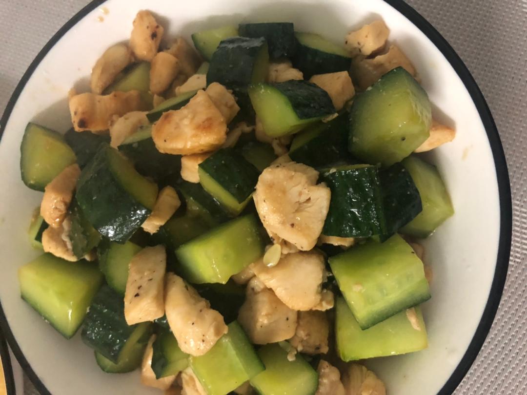 好吃不胖‼️低脂低热量 超简单青瓜炒鸡胸肉