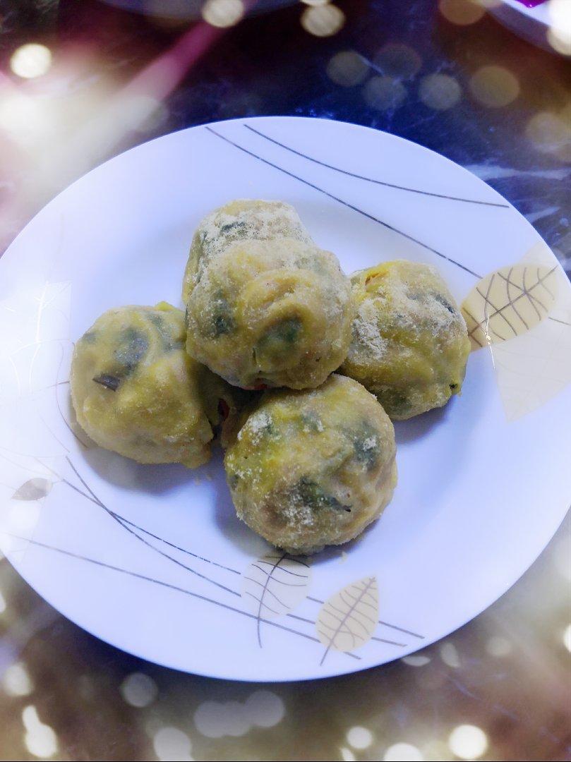 玉米面菜团子