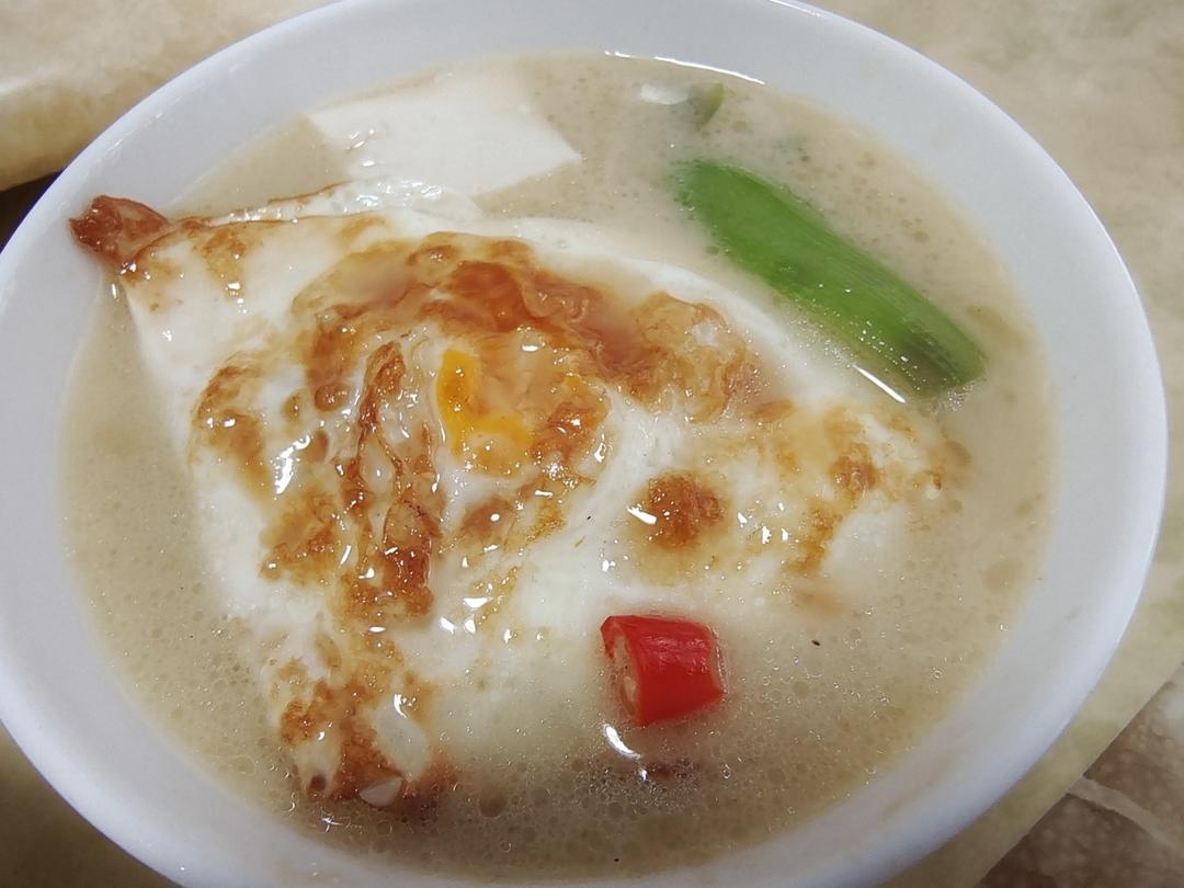 鲫鱼豆腐鸡蛋汤