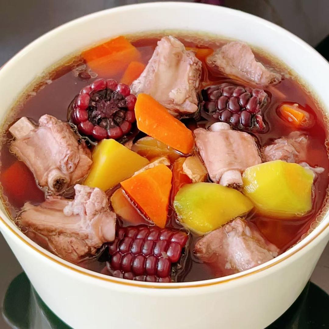 黄萝卜紫糯玉米排骨汤(俩吃)的做法