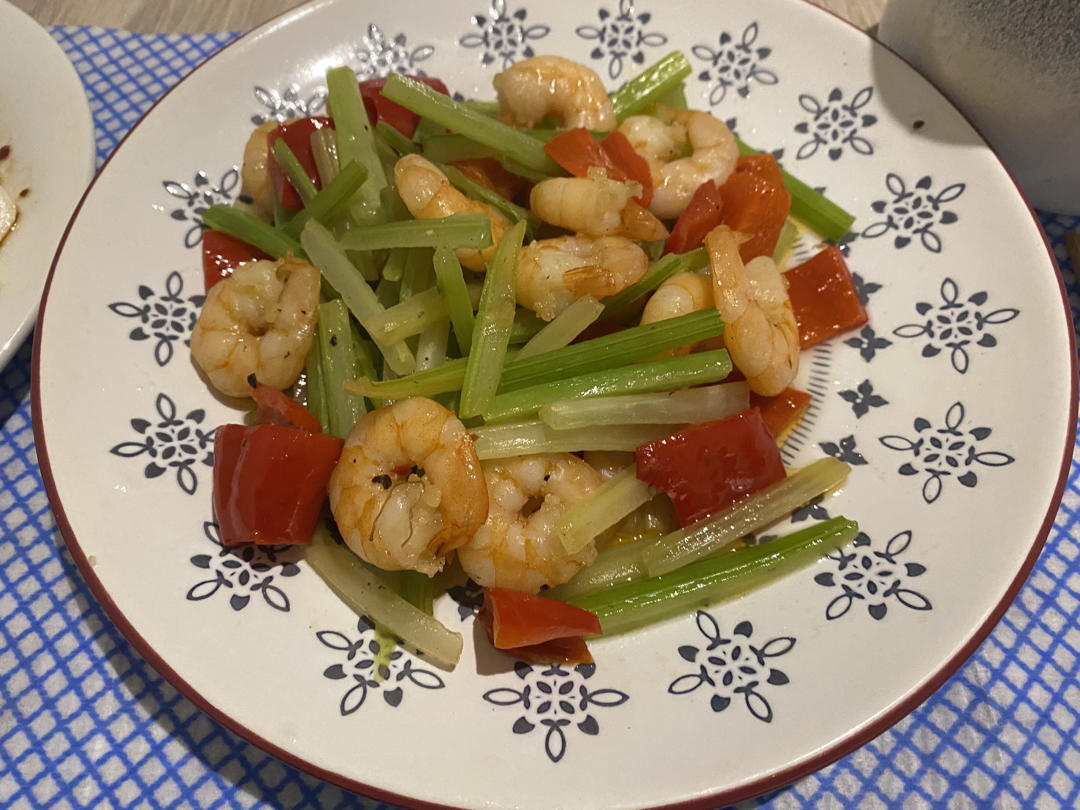 一把西芹，几个虾子，快速做让人赞不绝口的西芹炒虾仁