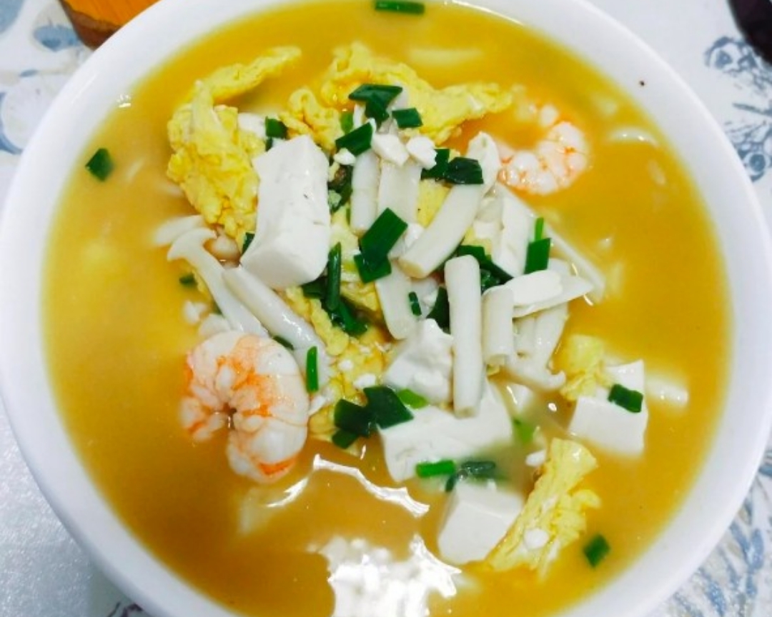 海鲜菇鸡蛋豆腐汤的做法