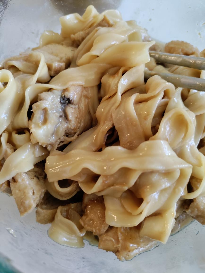 好吃的不要不不要的超级简单的酱油焖面的做法