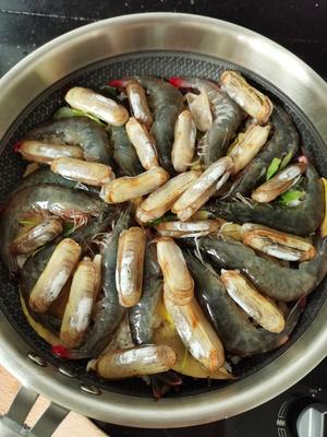 超级简单的盐焗虾的做法 步骤2