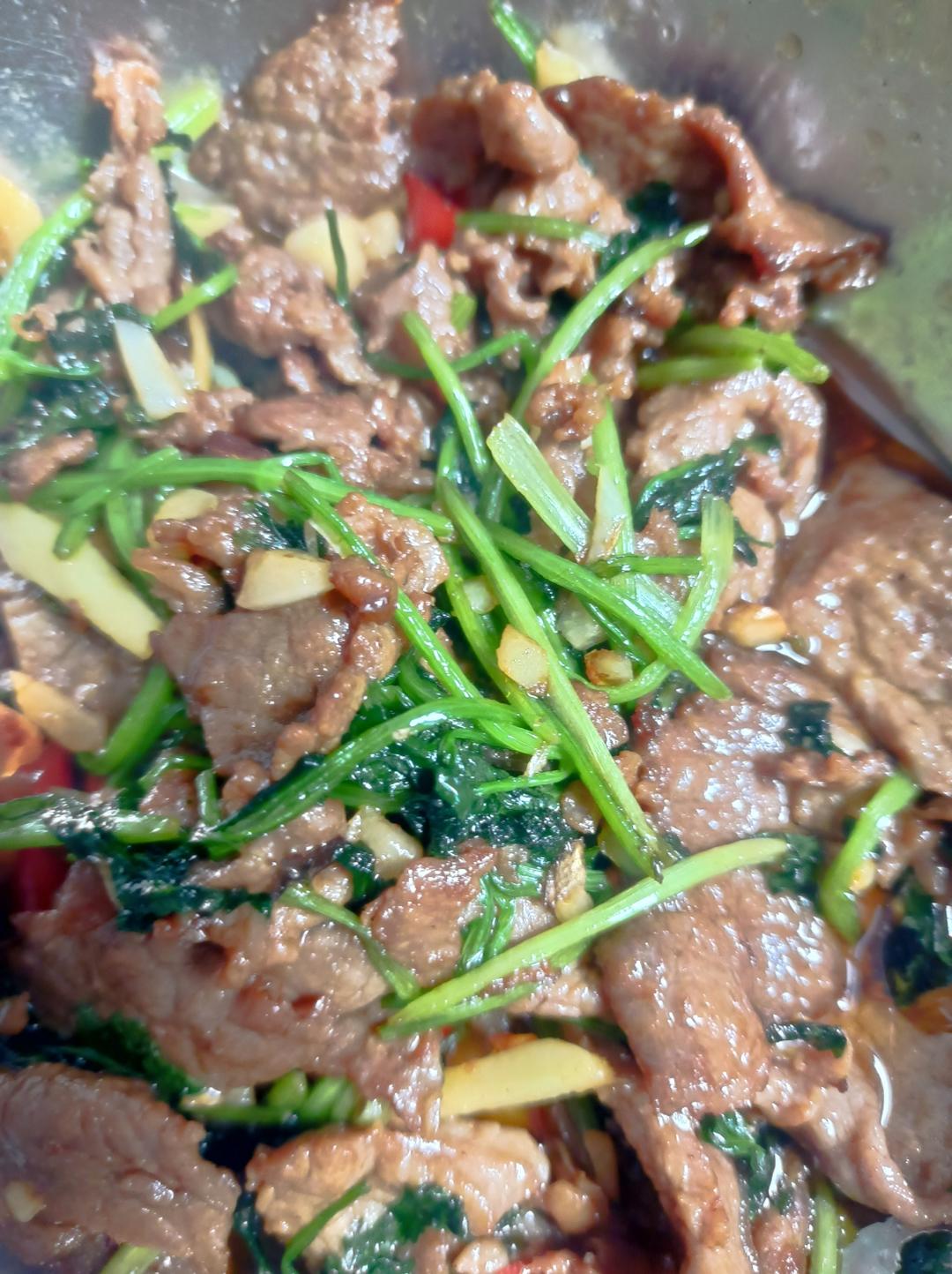 香菜爆炒牛肉（主打嫩）