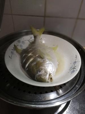 家常清蒸金鲳鱼的做法 步骤2