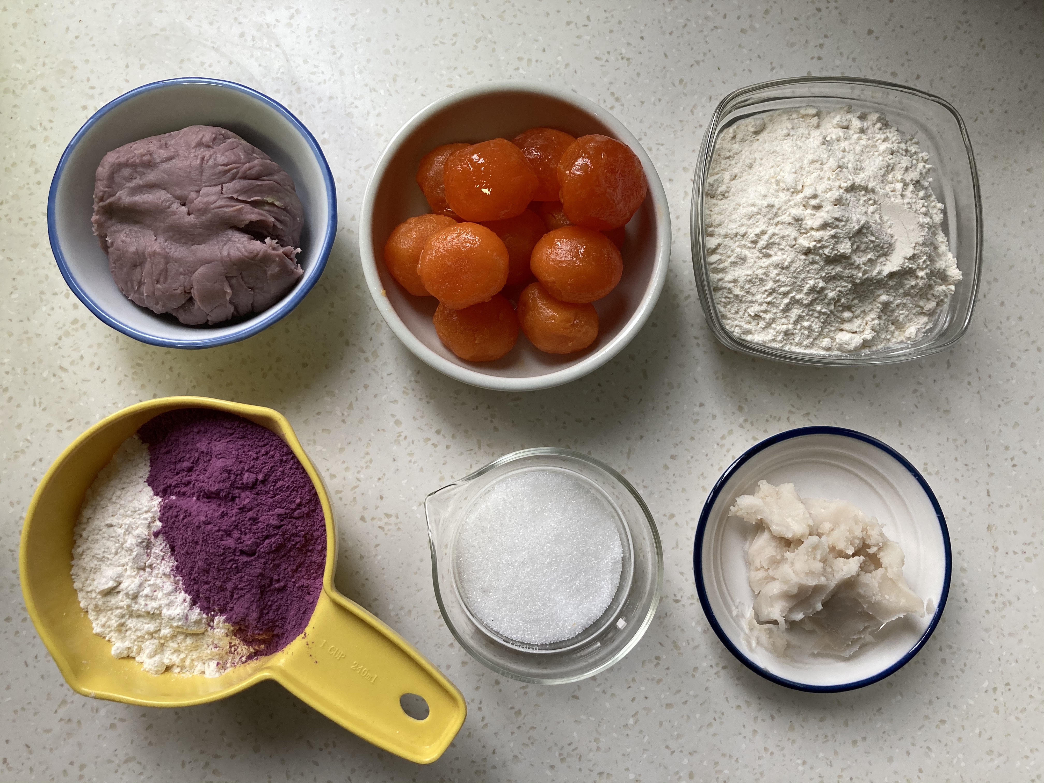 酥到掉渣的紫薯芋泥蛋黄酥的做法 步骤1