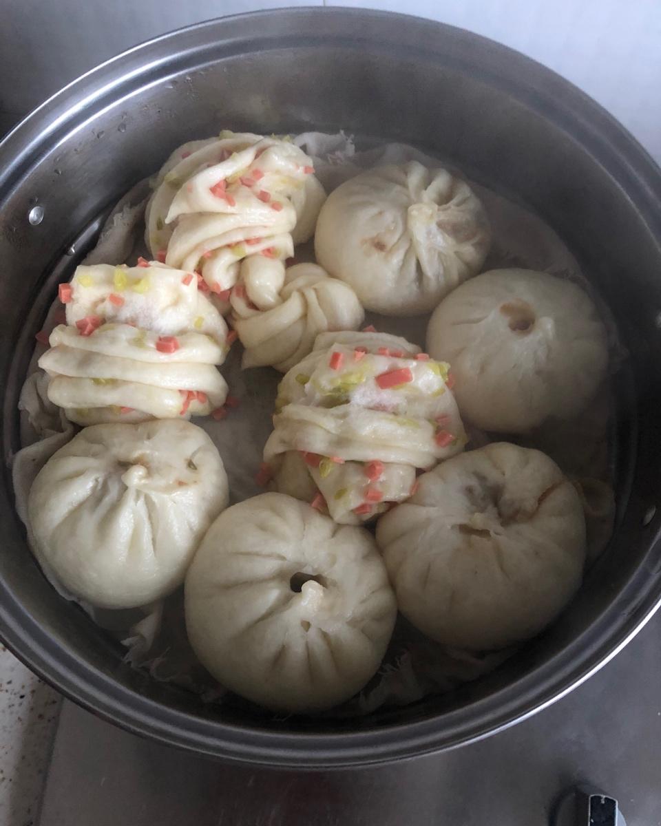 松软多汁的肉包子