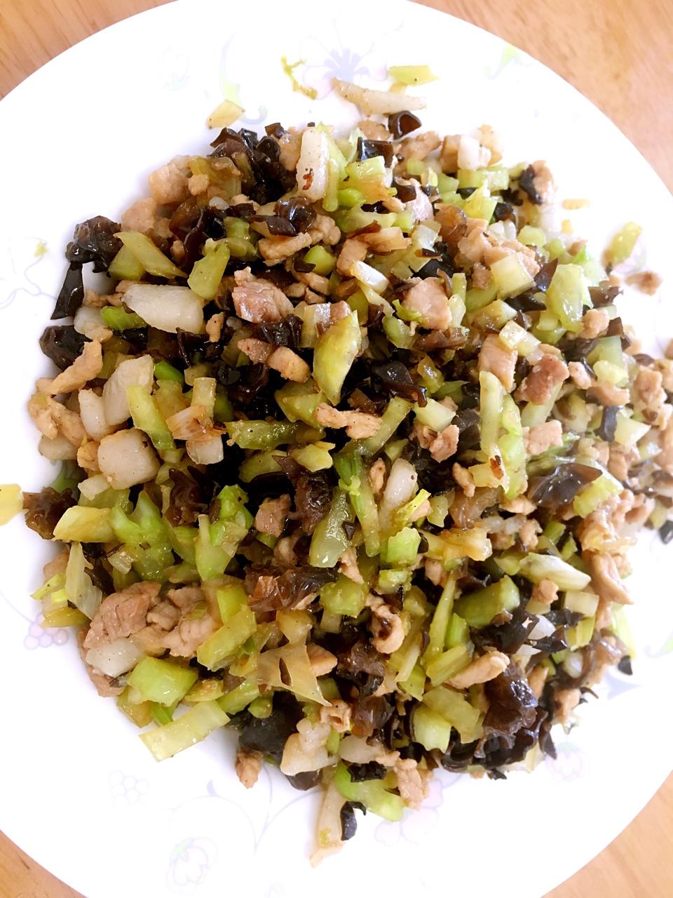 木耳芹菜炒肉末（快手菜）