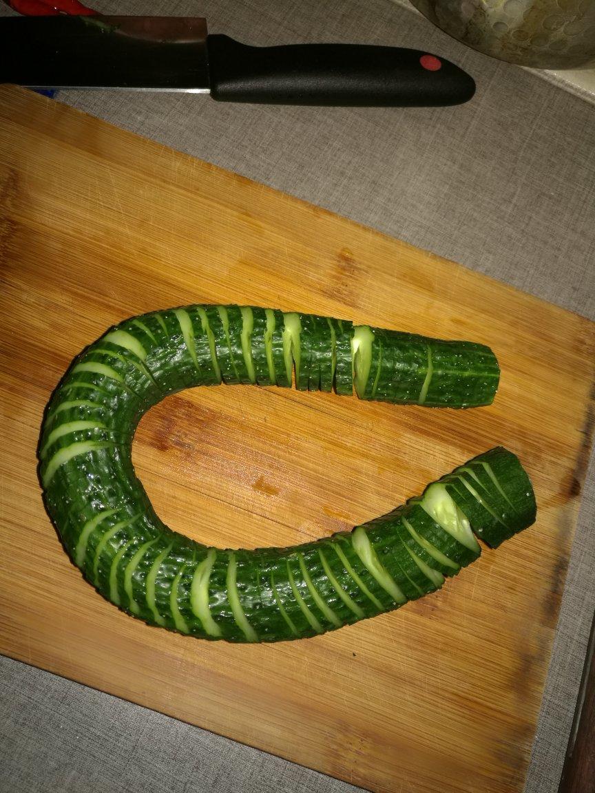 手机用户3207_hp73做的蓑衣黄瓜的切法 · 小视频