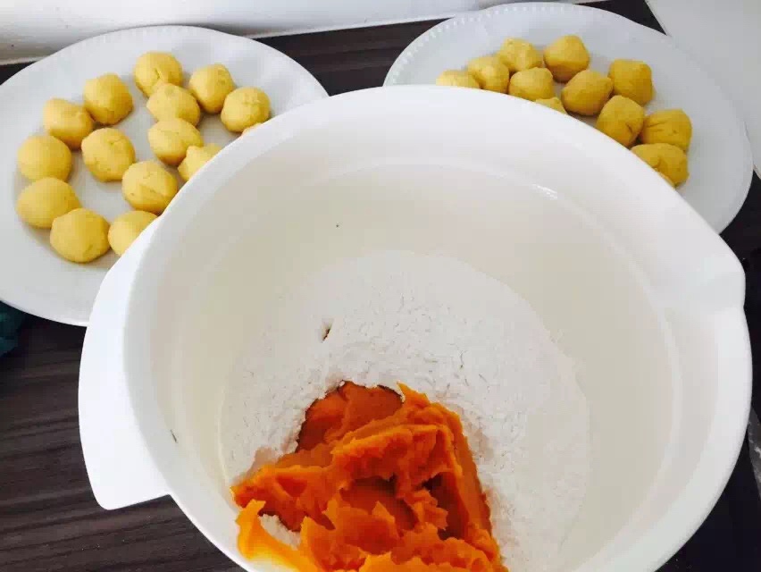 健康版、少油、少糖的娘惹糕点红龟粿、闽南的红龟粿（橙薯红龟糕和绿豆仁馅）Angku Kuih的做法 步骤1
