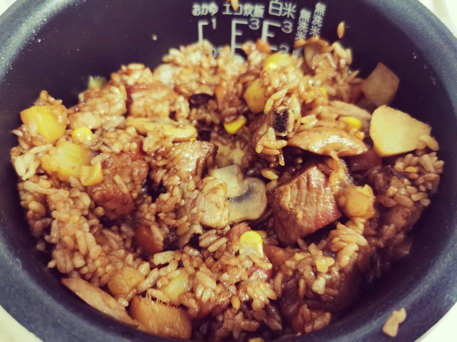 【排骨焖饭】