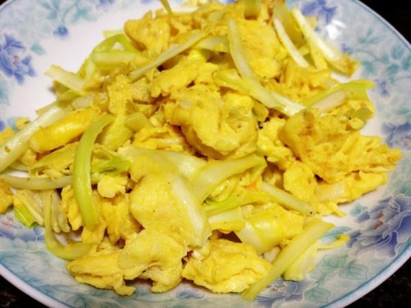 韭黄虾皮炒蛋的做法