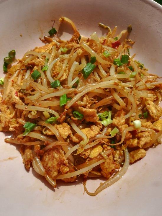一分钟清淡下饭神器-豆芽炒鸡蛋
