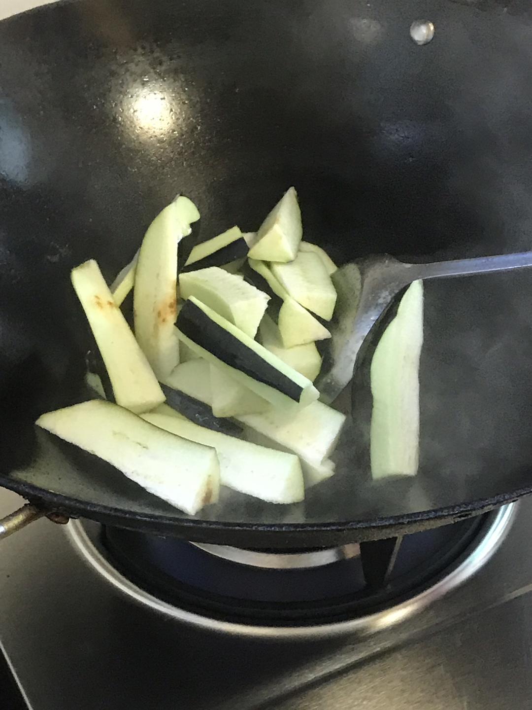 沙茶酱豆角茄子炒肉片的做法 步骤8