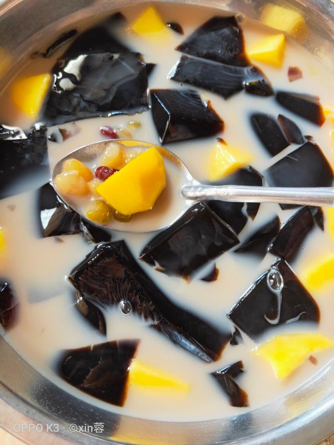 椰汁芒果烧仙草