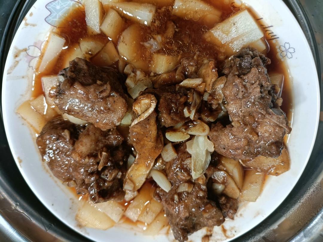 香酥排骨蒸土豆