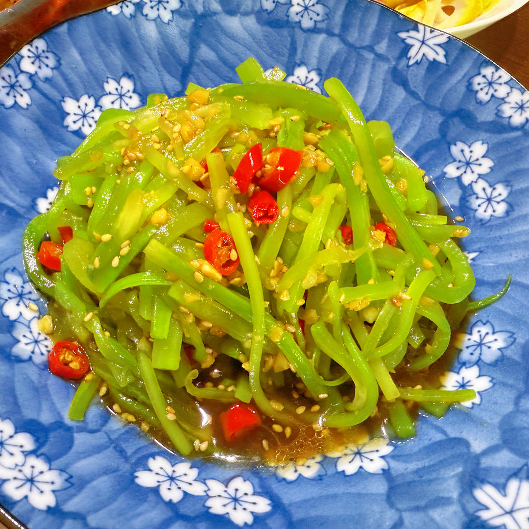 凉拌莴笋丝｜清脆爽口