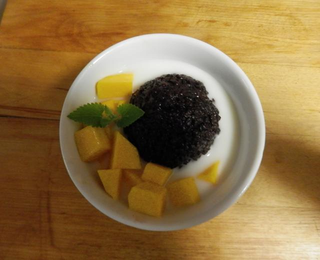 满记甜品-芒果椰汁黑糯米甜甜的做法