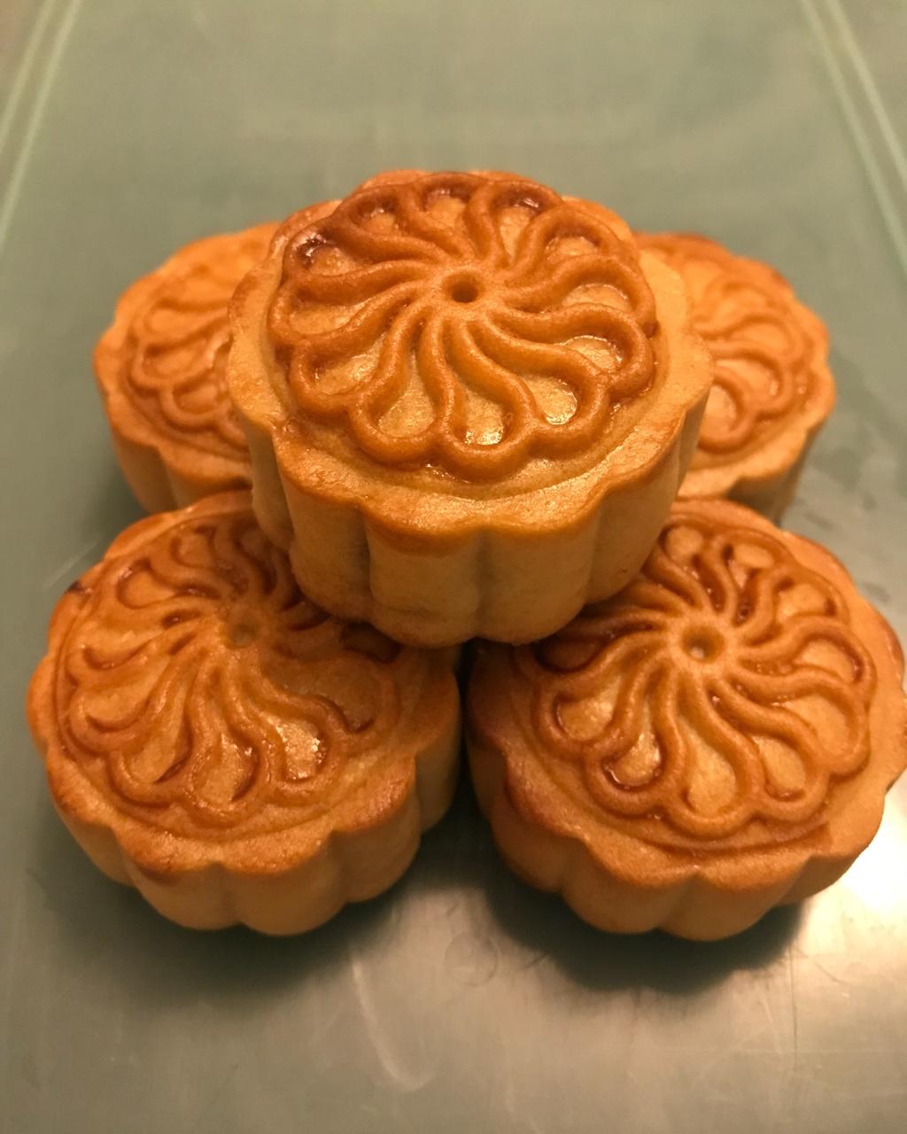 广式月饼—蛋黄莲蓉月饼