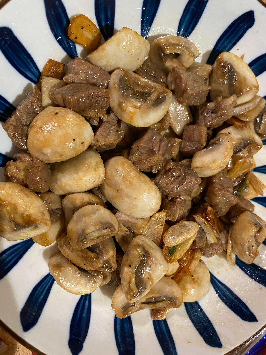 黑椒口蘑牛肉粒