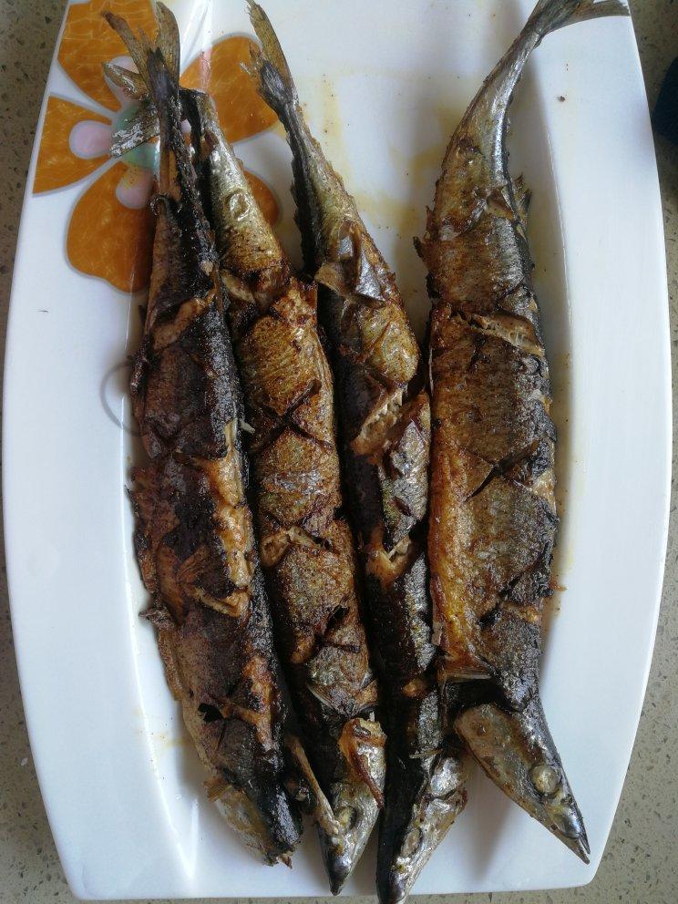 煎秋刀鱼