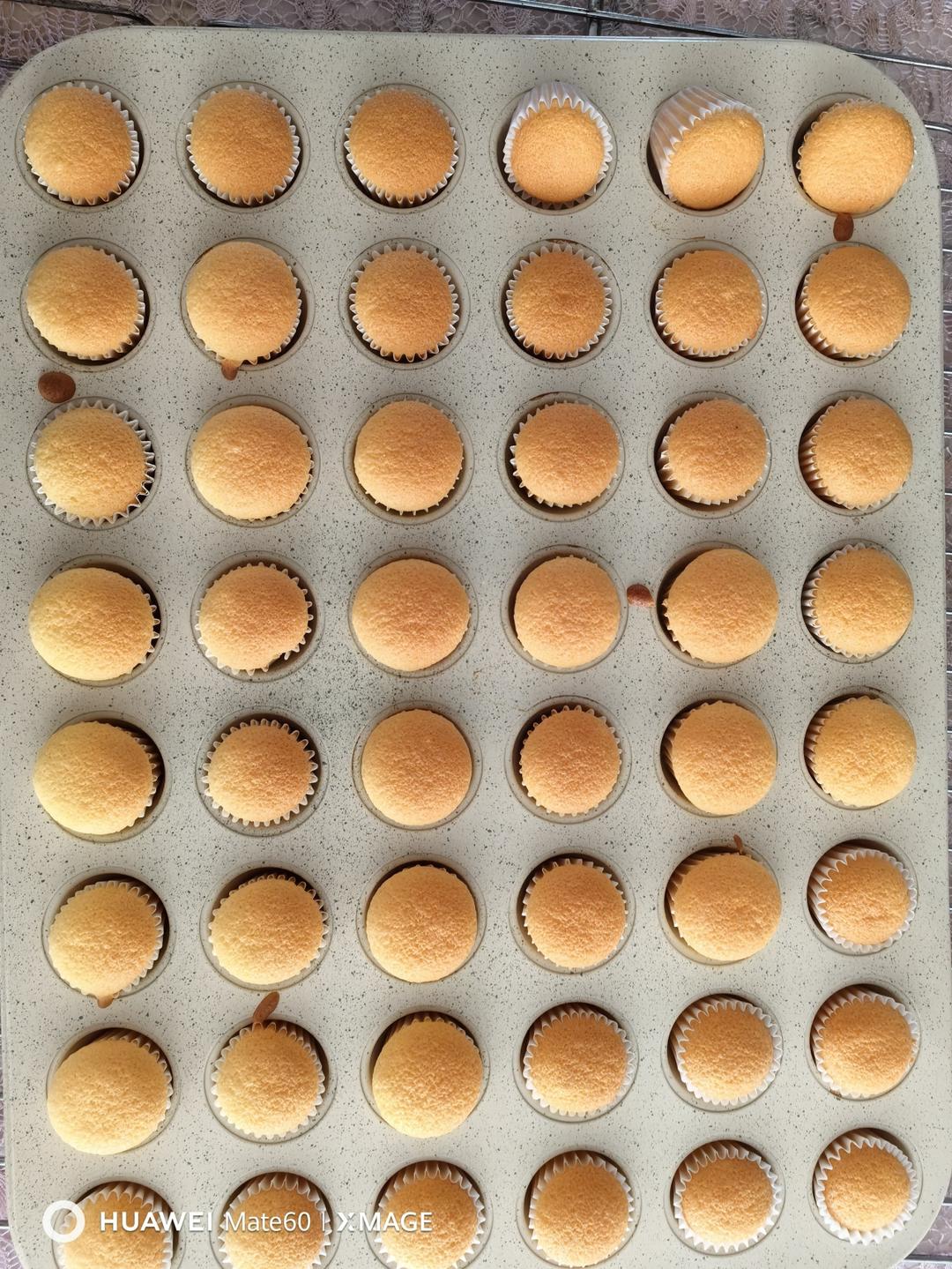 宝宝最爱的小纸杯蛋糕