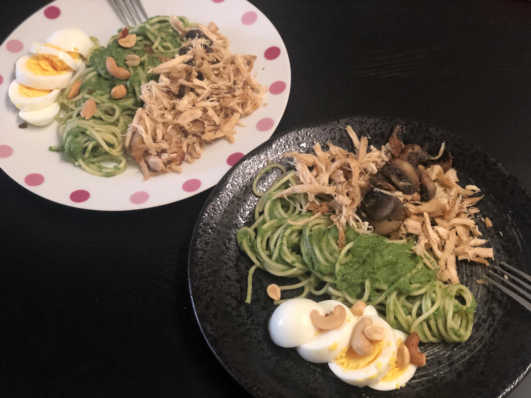 啥也不说了！太好吃啦！闷头三口两口就吃完——菠菜绿芥末奶酪青酱辣鸡肉意大利面