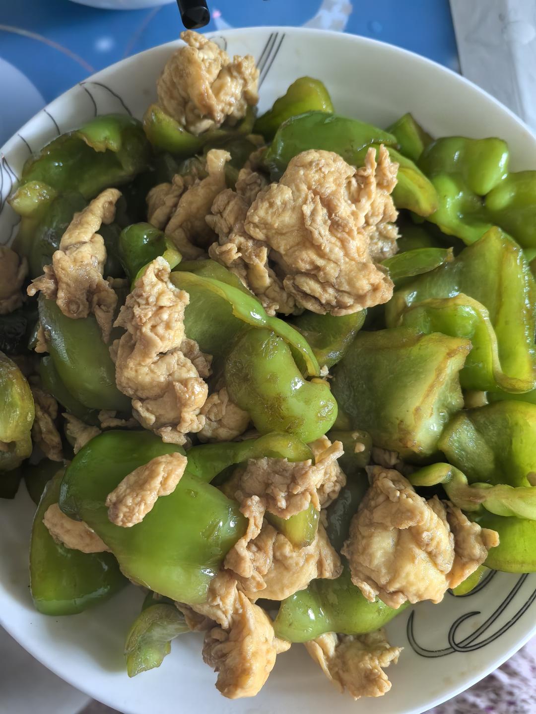 青椒，灯笼椒炒蛋