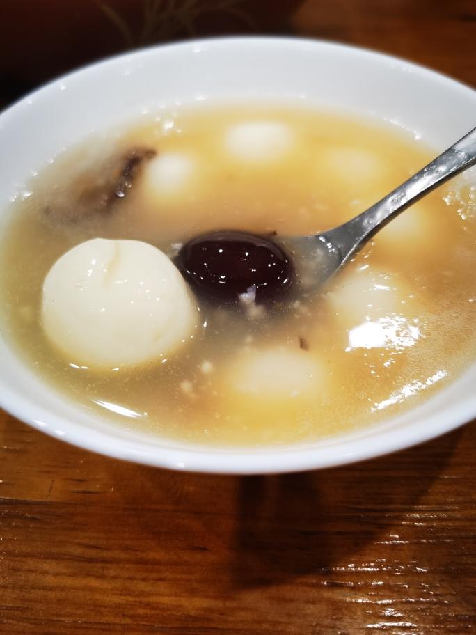 酒酿山药丸子羹