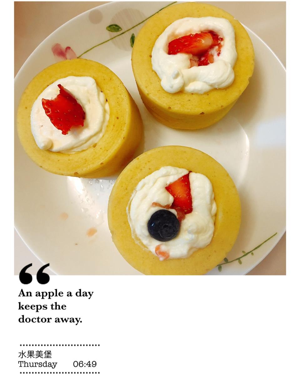 草莓鲜奶杯蛋糕