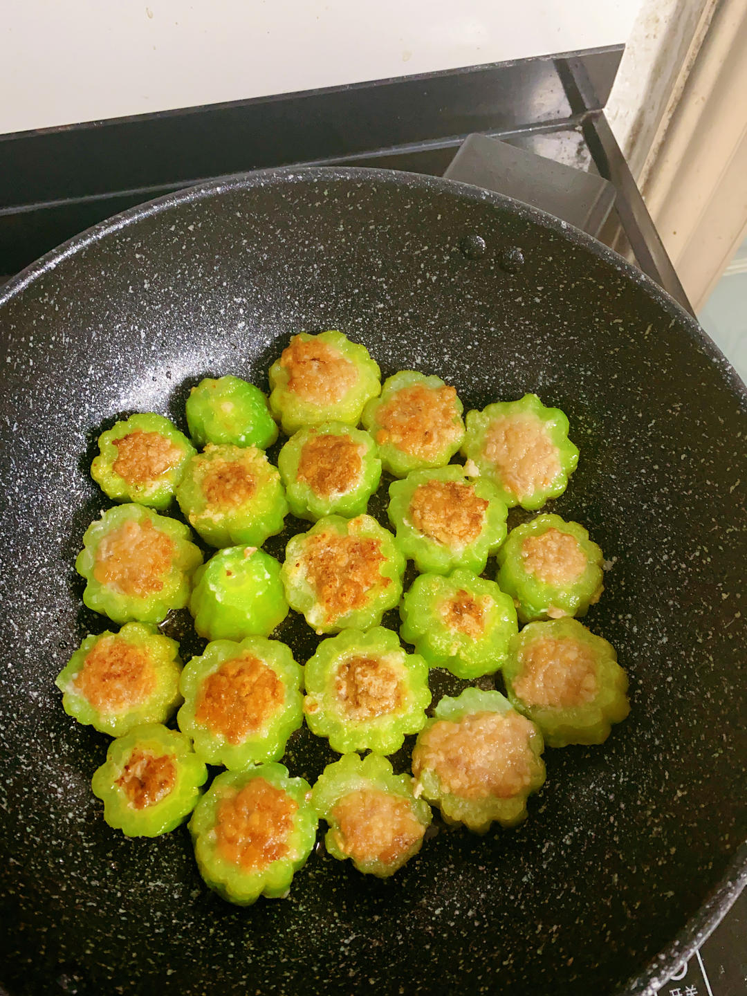 厨师长教你：“苦瓜酿肉”的家常做法，口感和味道很棒，先收藏了