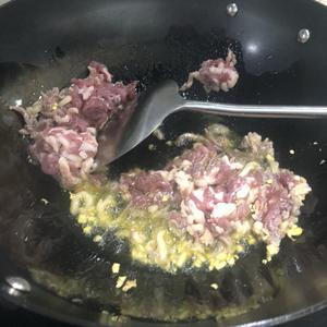 最好吃的韭黄炒肉的做法 步骤11