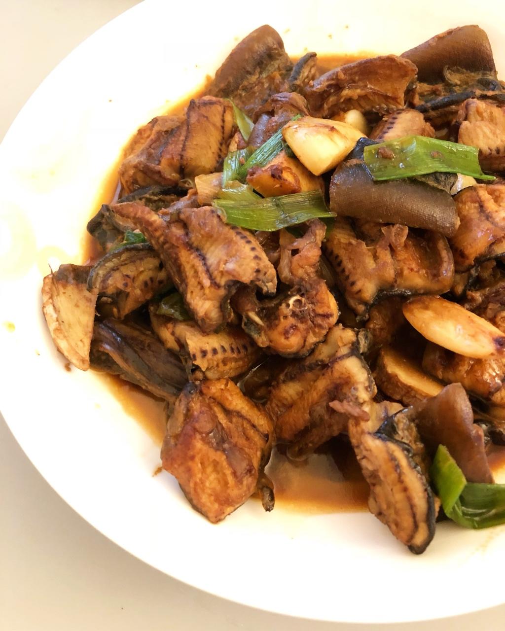 大蒜烧鳝鱼