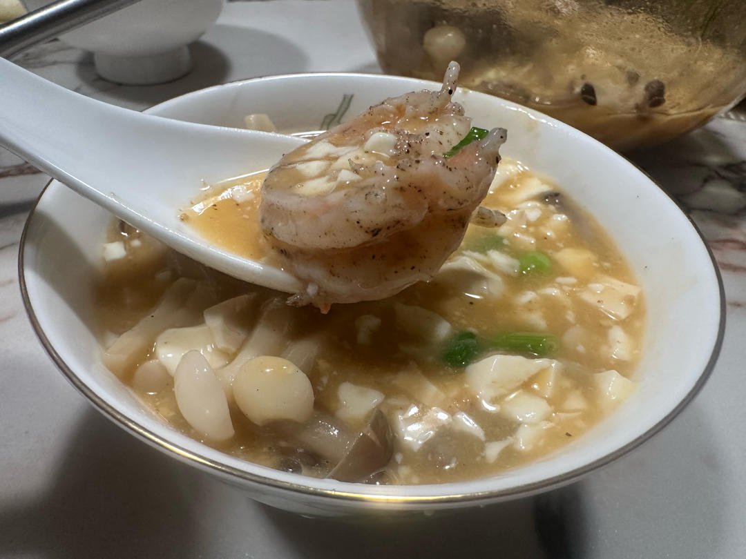 鲜掉眉毛！咸蛋黄鲜虾豆腐｜天冷煮一锅，暖胃又舒心