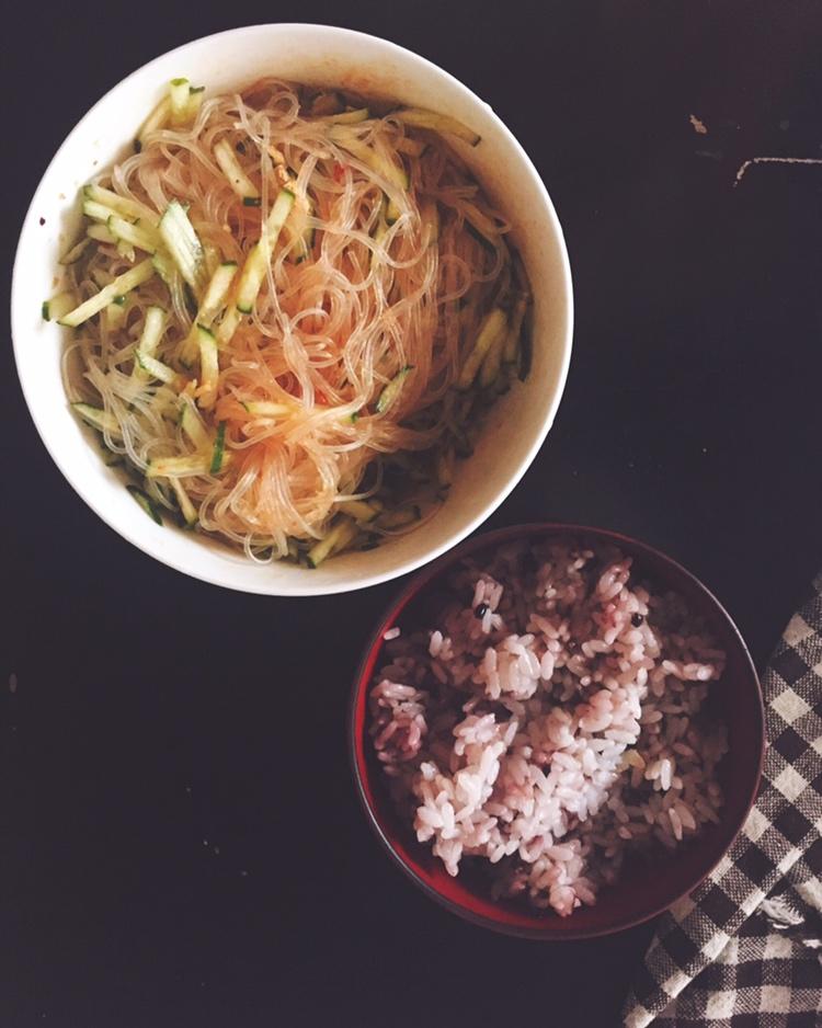 凉拌黄瓜配粉丝