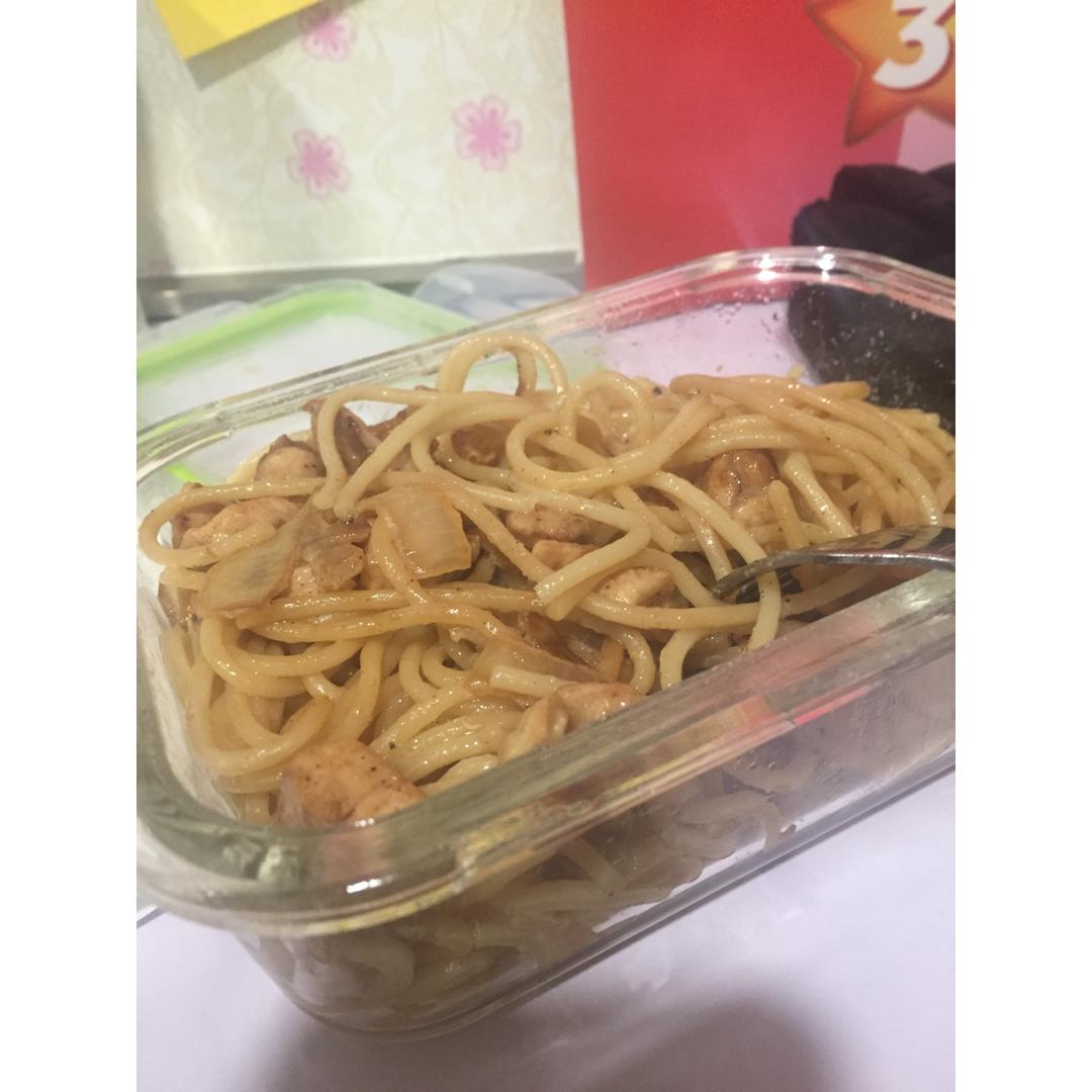 奶香黑椒鸡肉意面～仿必胜客